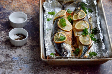 Mackerel baked in foil in the oven with lemon