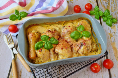 Chicken drumsticks in creamy mustard sauce