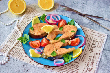 Juicy salmon steaks in the oven in foil