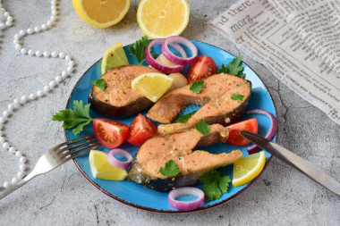 Juicy salmon steaks in the oven in foil