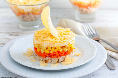 Sail salad with chips