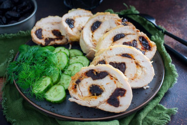 Chicken roll with prunes in the oven