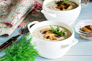 Mushroom soup mashed mushrooms with cream classic