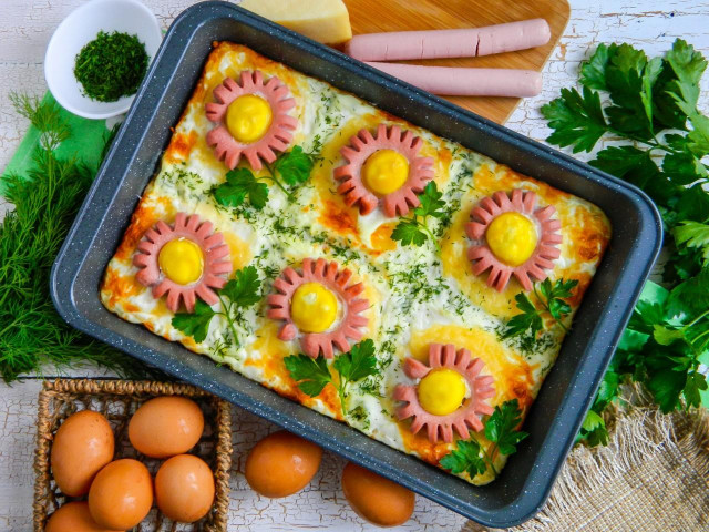 Sun casserole from mashed potatoes with sausages in the oven