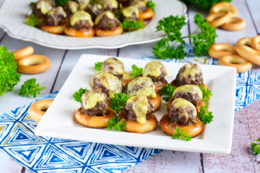 Drying with minced meat in the oven with cheese