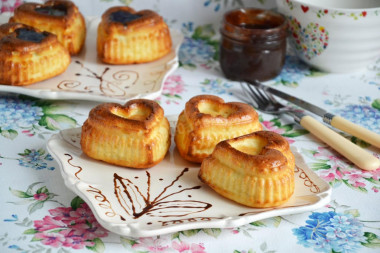 Fluffy cheesecakes in the oven