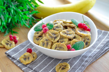 Banana chips at home in the oven