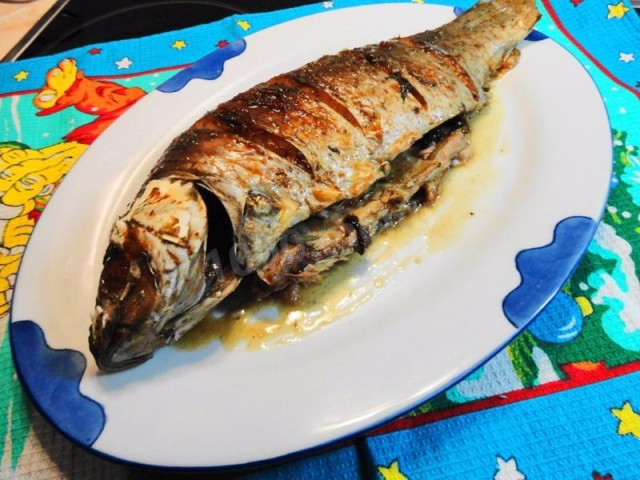 Carp baked in foil in the oven