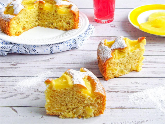 Pie with canned pineapples in the oven