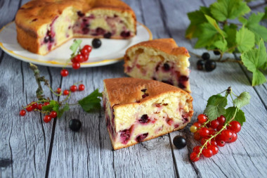 Kefir pie with berries