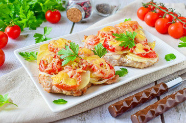 Chops with pork potatoes in the oven