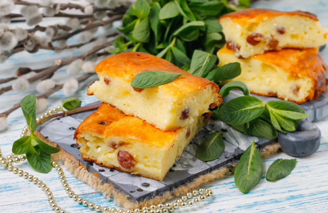 Cottage cheese casserole with starch in the oven