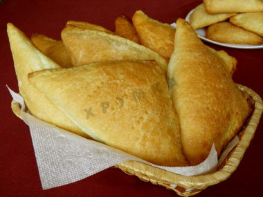 Puff pastry with egg and green onion in the oven