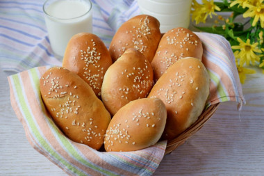 Minced meat pies in the oven made of yeast dough