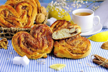 Yeast buns on kefir in the oven