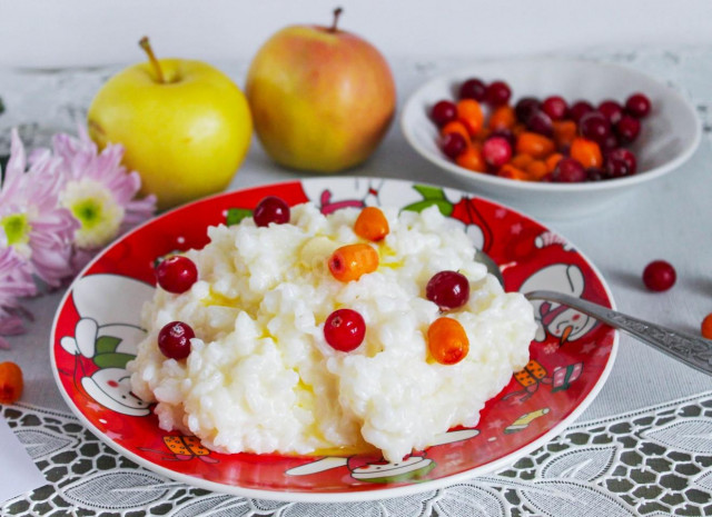 Rice porridge in the oven in a pot with milk