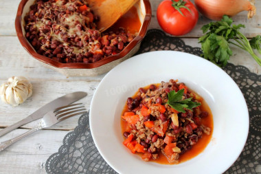 Vegetable stew with minced meat in the oven