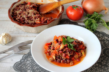 Vegetable stew with minced meat in the oven