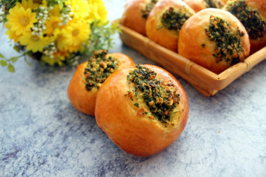 Buns with garlic and herbs in the oven