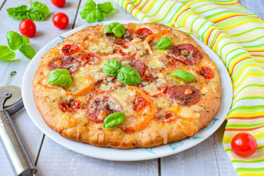 Pizza with mozzarella and tomatoes