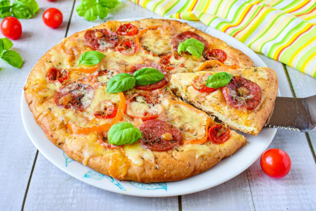 Pizza with mozzarella and tomatoes