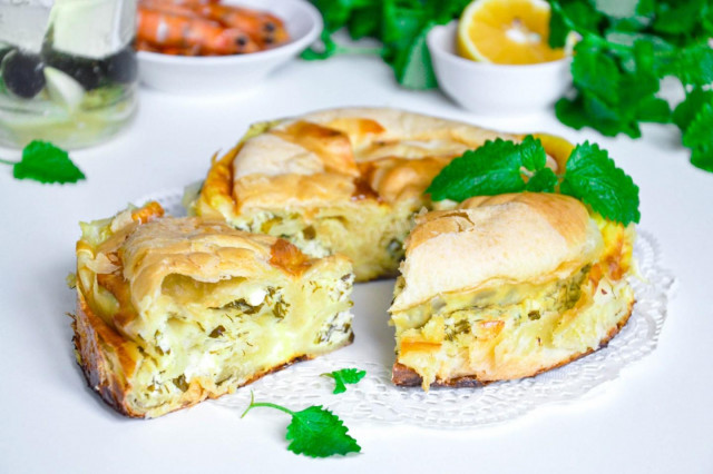 Puff pastry with cheese and herbs