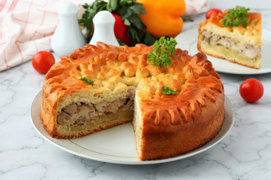 Yeast pie with meat and potatoes