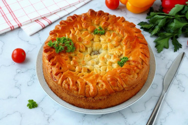 Yeast pie with meat and potatoes