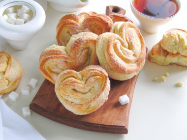 Pies with sugar from yeast dough in the oven