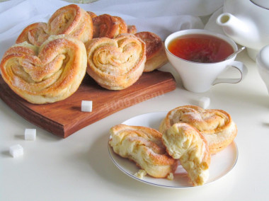 Pies with sugar from yeast dough in the oven