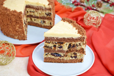 Cake with prunes and walnuts