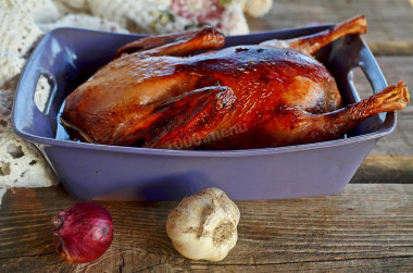 Duck with honey, soy sauce and mustard in the oven