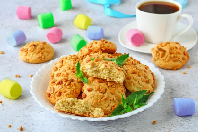 Shortbread cookies with peanuts