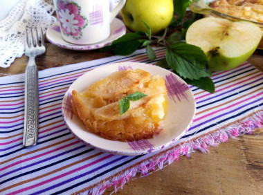 Pie with apples on sour cream in the oven