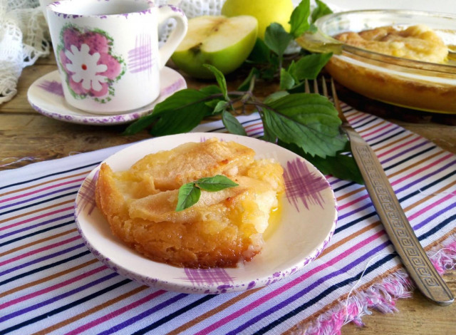 Pie with apples on sour cream in the oven