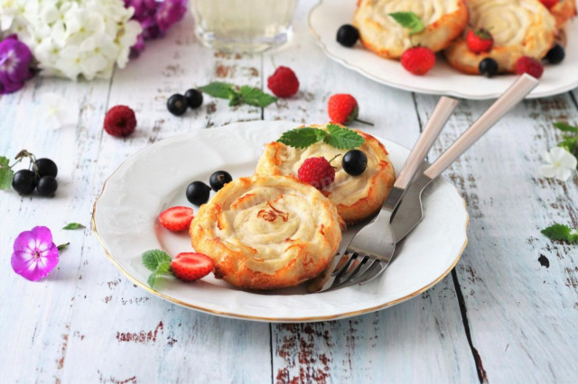 Cheesecakes in the oven made of cottage cheese with flour