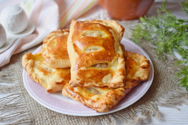 Puff pastry pies in the oven