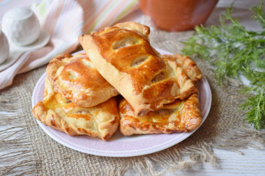 Puff pastry pies in the oven