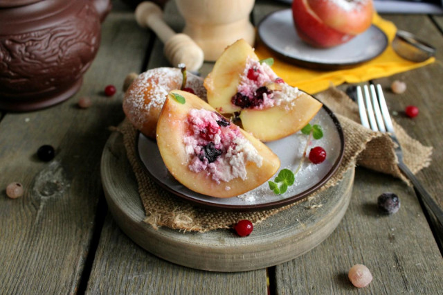 Stuffed apples in the oven