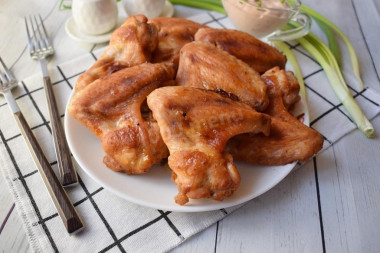 Wings in honey mustard sauce in the oven