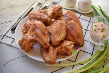 Wings in honey mustard sauce in the oven