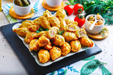 Puff pastry pies in the oven