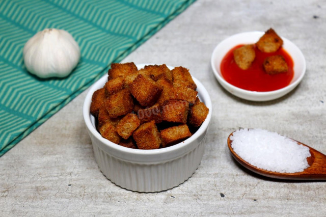 Crackers with spices in the oven