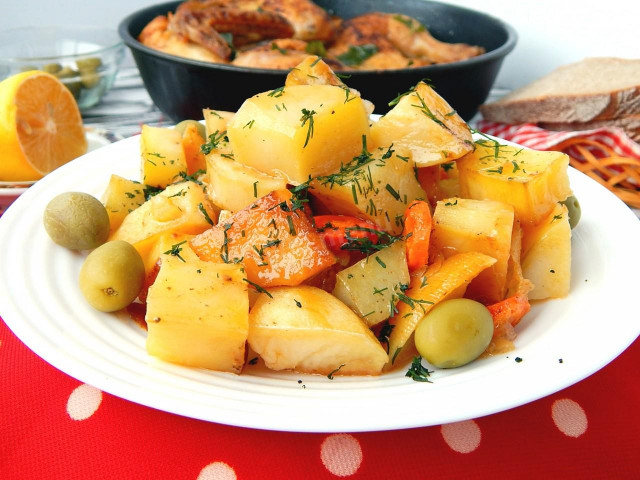 Potatoes with gravy in the oven