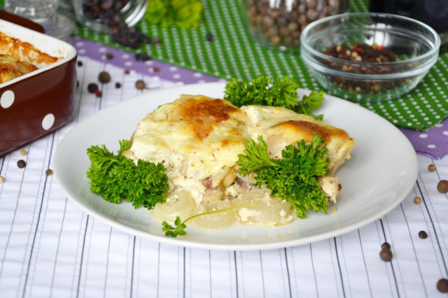 Chicken in sour cream with garlic in the oven