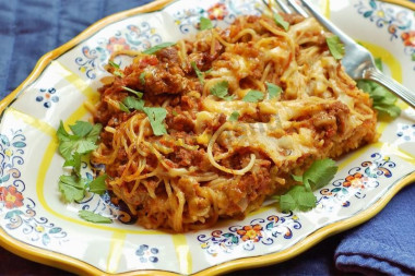 Noodle casserole with minced meat in the oven