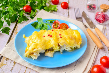 Pike perch in the oven with potatoes baked