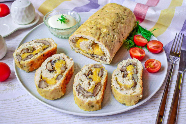 Minced chicken roll in the oven