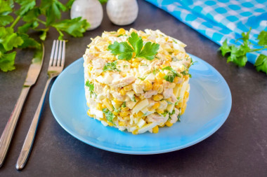 Salad with corn, egg, chicken and cheese