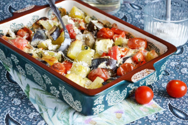 Baked vegetables in sour cream in the oven